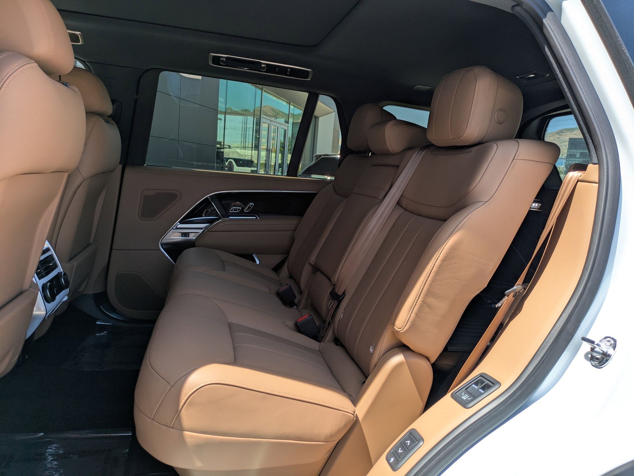 2025 Land Rover Range Rover SE photo 15