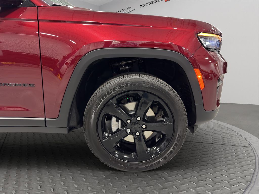 2025 Jeep Grand Cherokee Laredo Altitude photo 7
