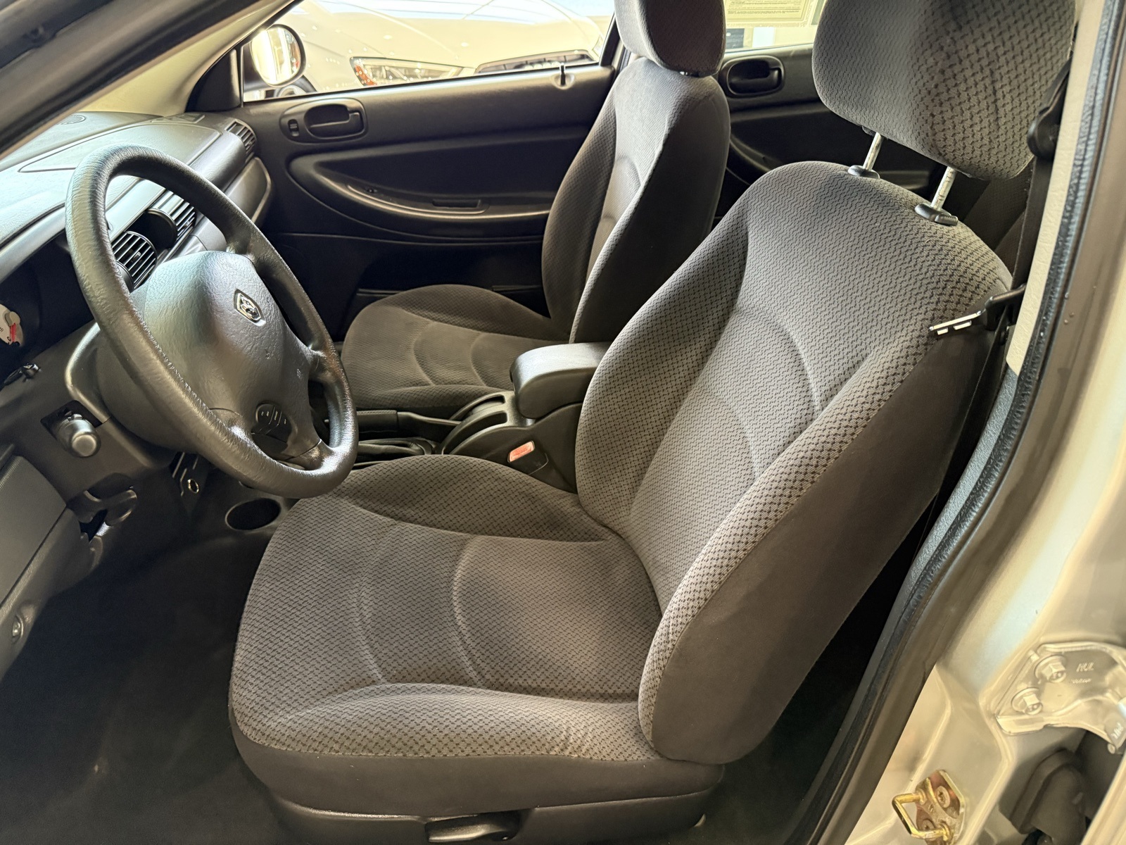 2005 Dodge Stratus SXT photo 20