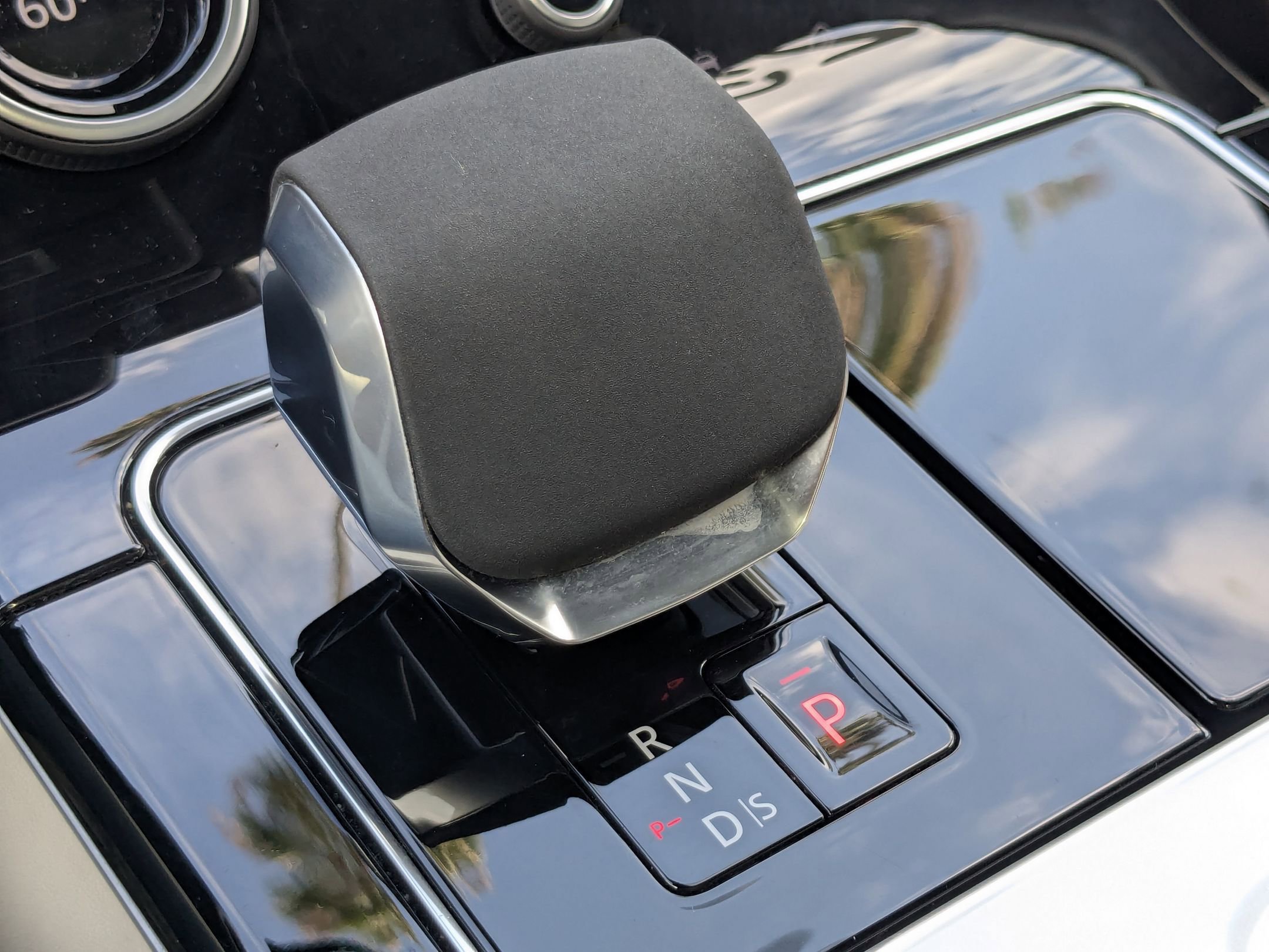 2023 Land Rover Range Rover Velar R-Dynamic S photo 12