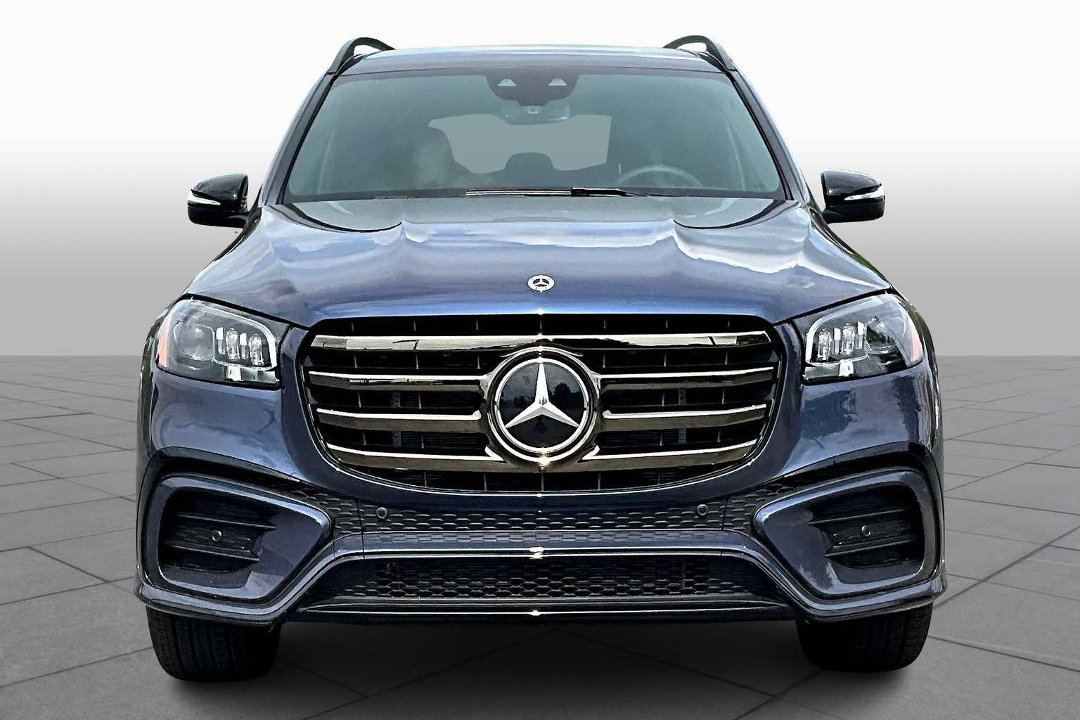 2025 Mercedes Benz GLS 450 4MATIC photo 3