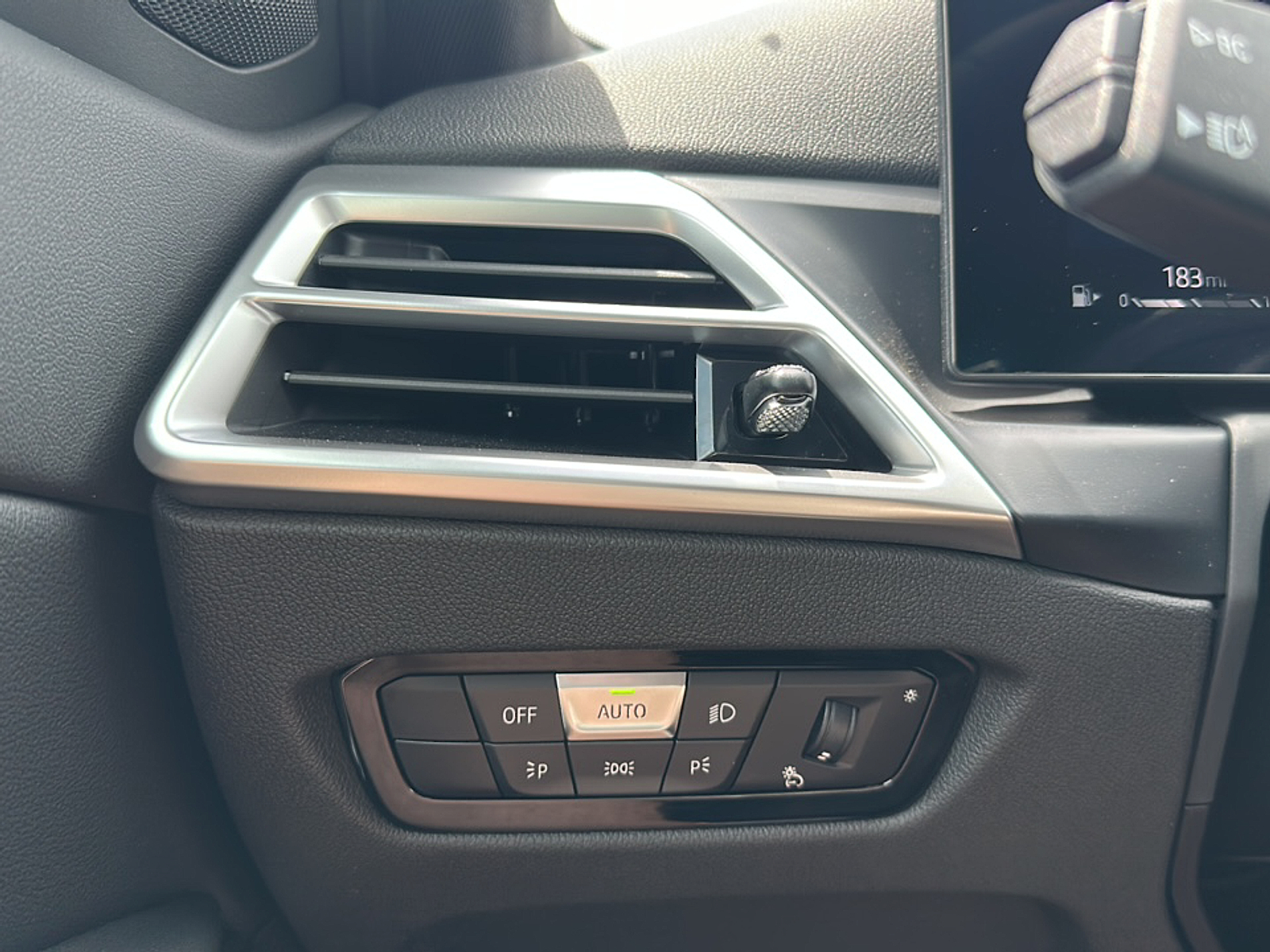 2025 Bmw 330i photo 10