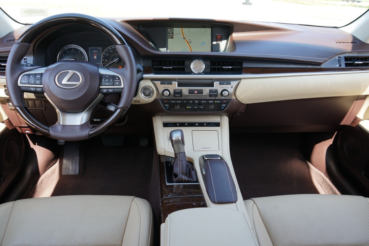 2017 Lexus ES 350 photo 27