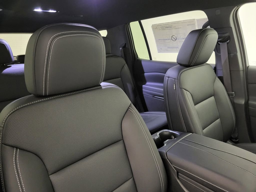 2025 Chevrolet Traverse photo 35