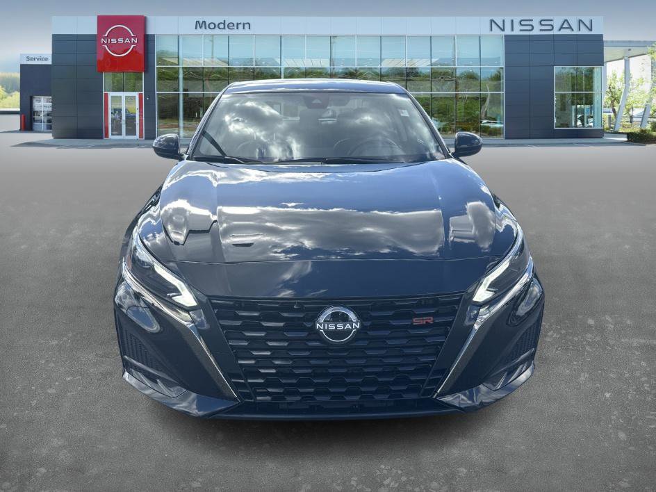 2024 Nissan Altima 2.5 SR photo 2