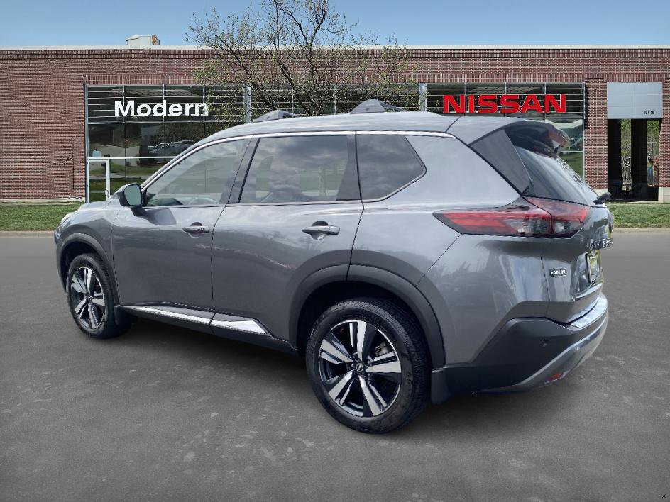 2022 Nissan Rogue SL photo 2