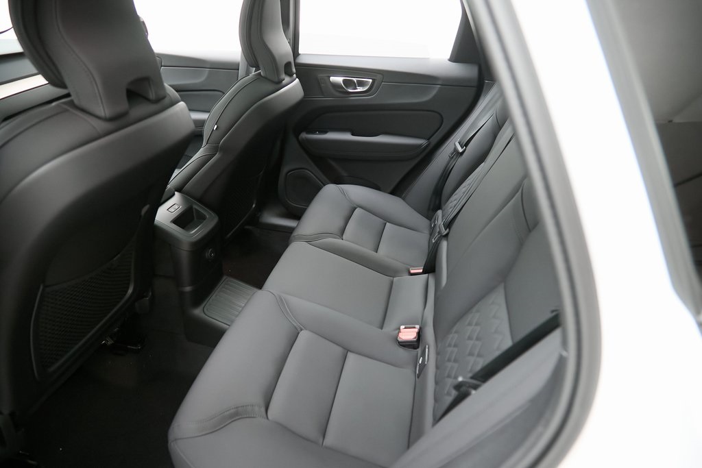 2026 VOLVO XC60 - Image 17