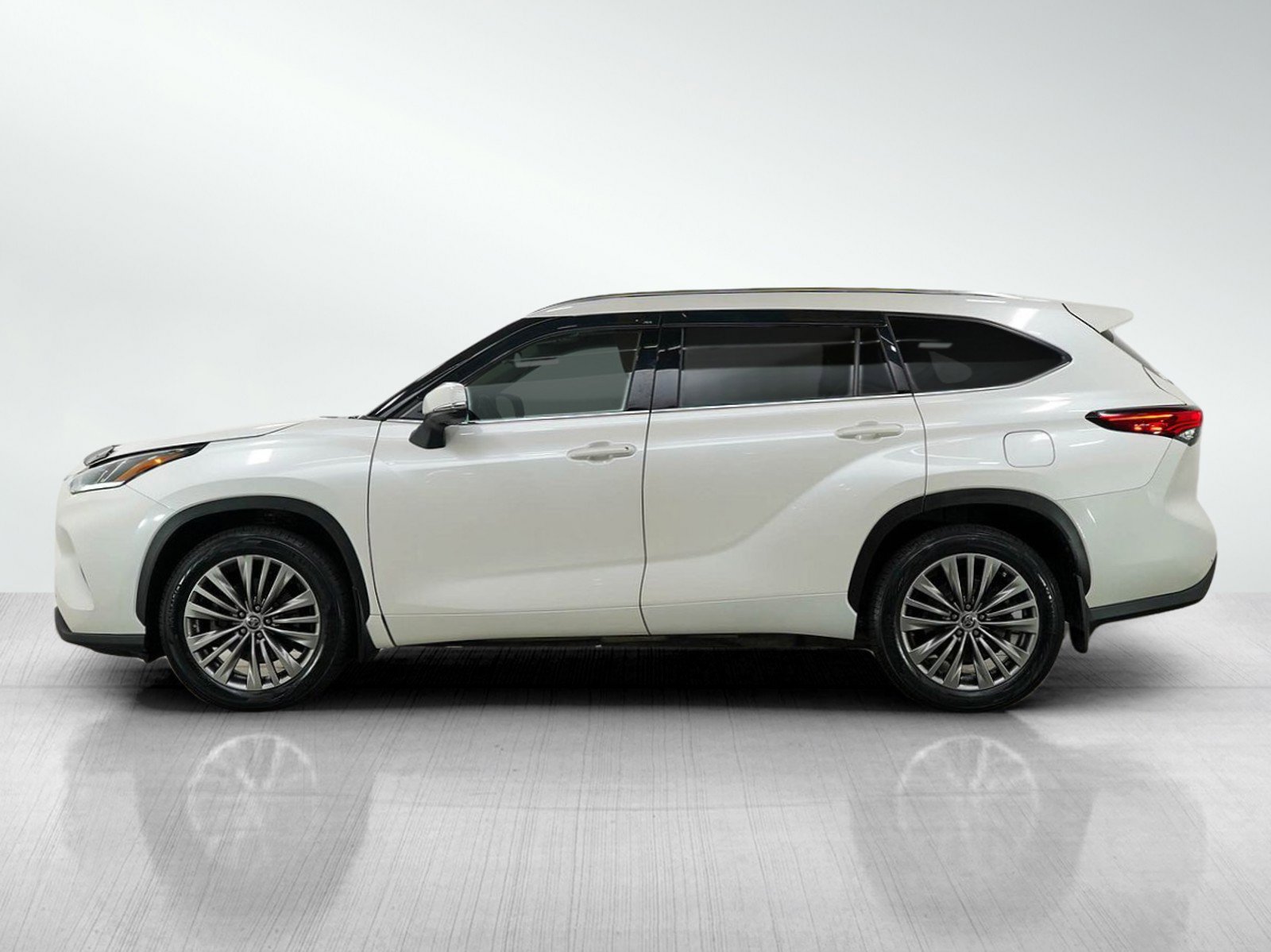 Used 2020 Toyota Highlander Limited with VIN 5TDFZRBH7LS009691 for sale in Bloomington, Minnesota