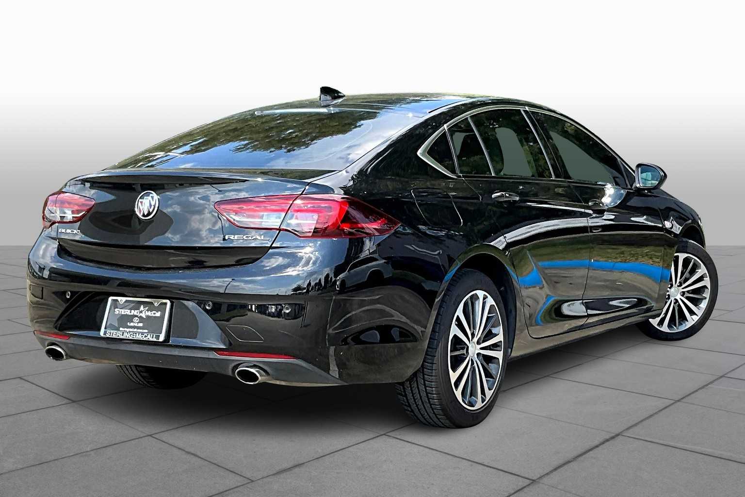 2018 Buick Regal Sportback Preferred II photo 10