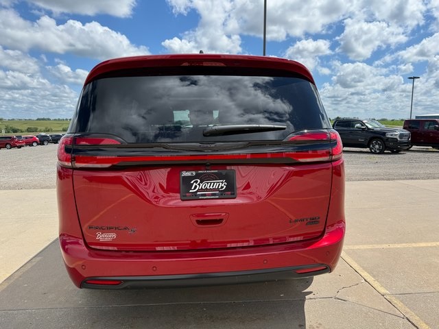 2026 Chrysler Pacifica Limited photo 5