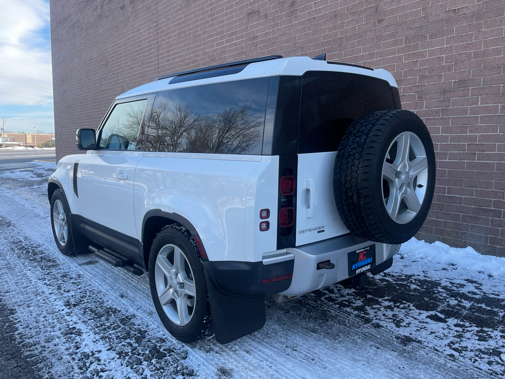 2023 Land Rover Defender 90 SE photo 3