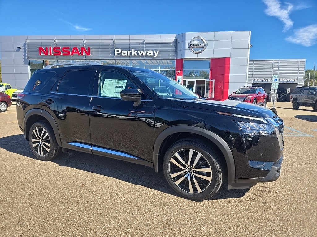 2025 Nissan Pathfinder Platinum's photo