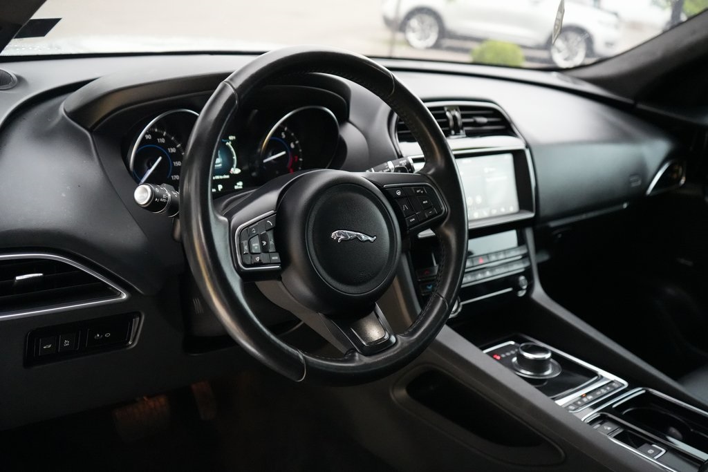 2020 Jaguar F-PACE Premium photo 20