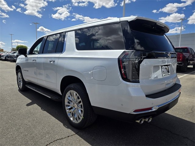 2025 Chevrolet Suburban Premier photo 2