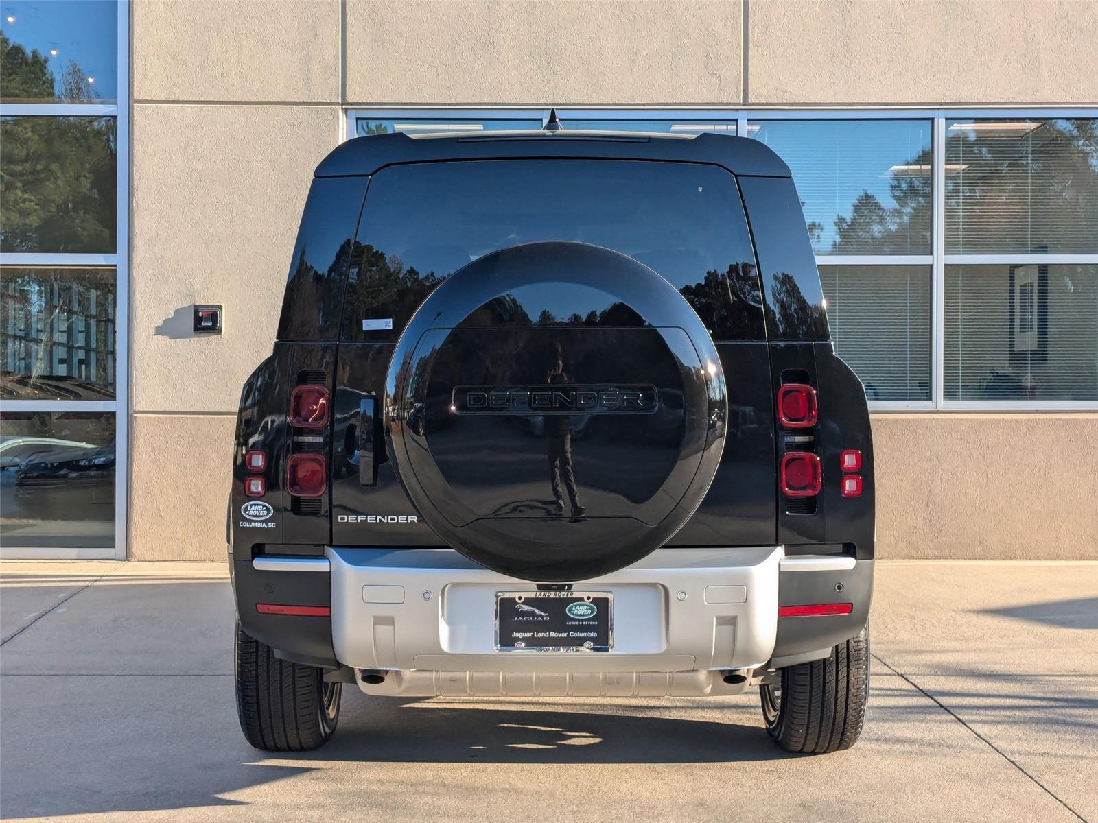 2025 Land Rover Defender 130 S photo 3