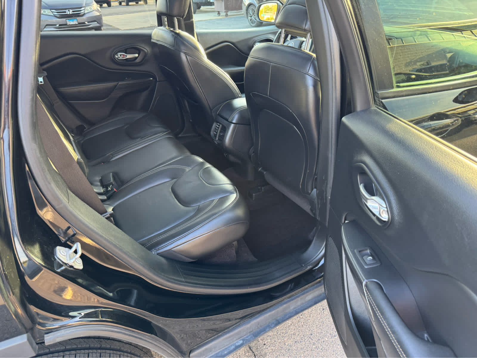 2017 Jeep Cherokee High Altitude photo 17