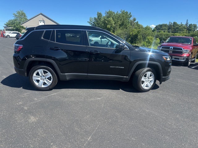 2022 Jeep Compass Latitude photo 5
