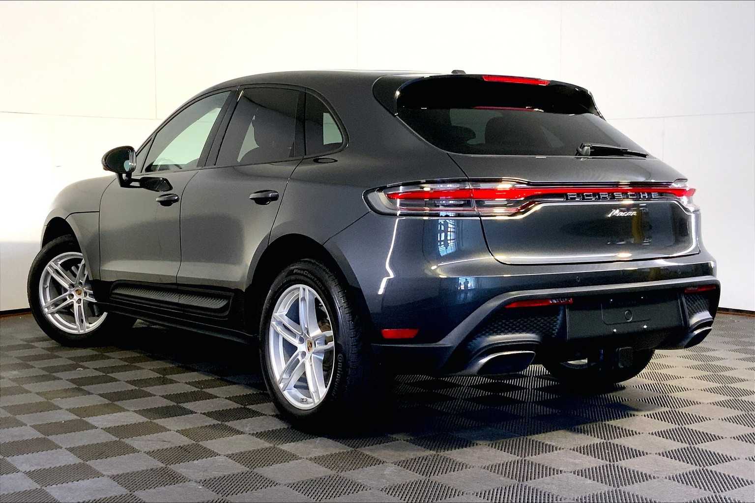 2025 Porsche Macan T photo 3