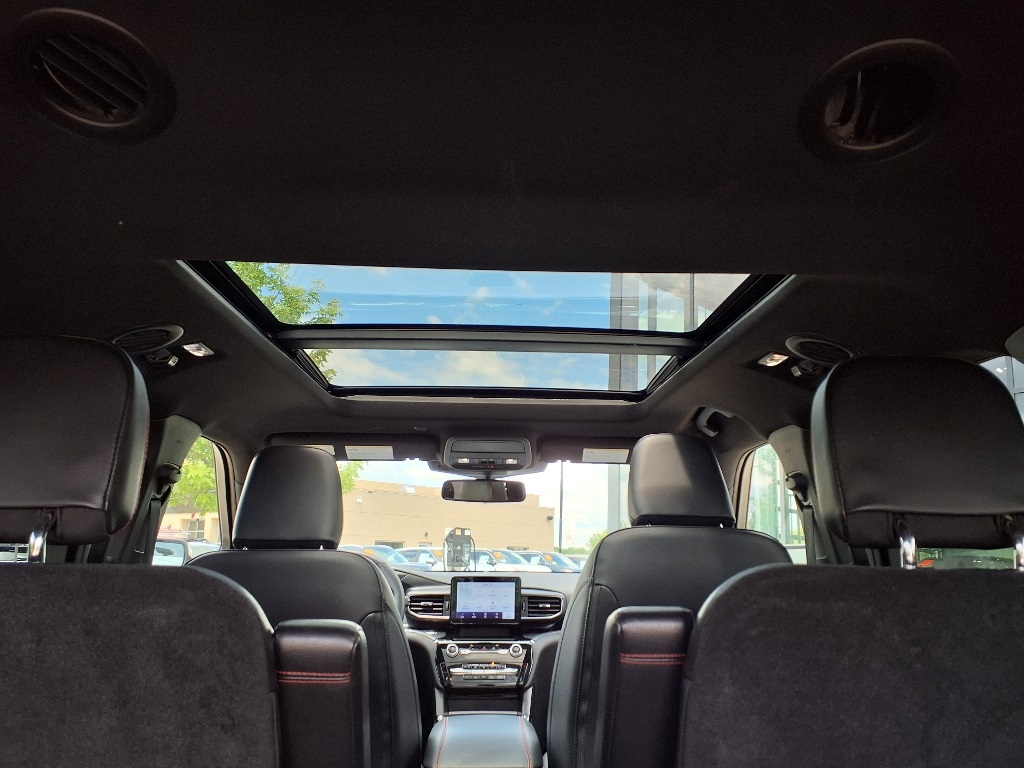 2022 Ford Explorer ST-Line photo 5