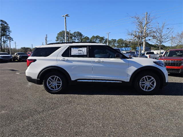 2025 Ford Explorer photo 2