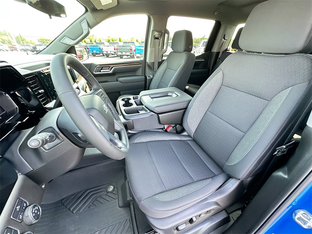 2025 Chevrolet Silverado 1500 RST photo 15