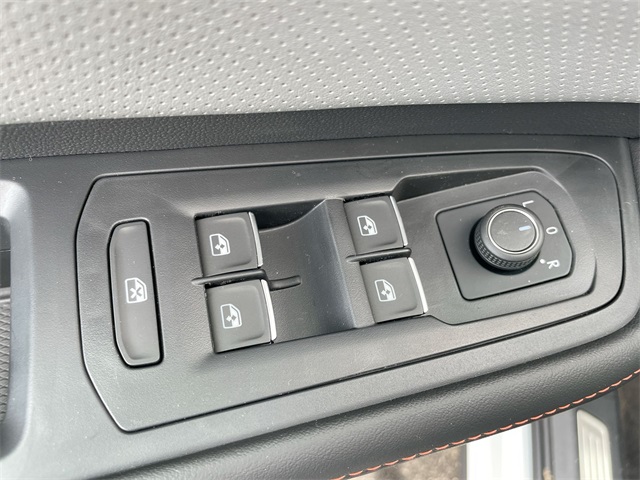 2025 Volkswagen Atlas Peak Edition SE Technology photo 3