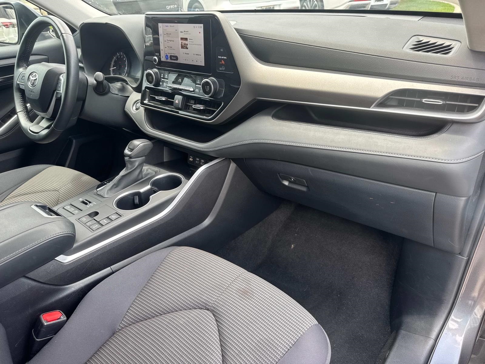 2024 Toyota Highlander LE photo 11