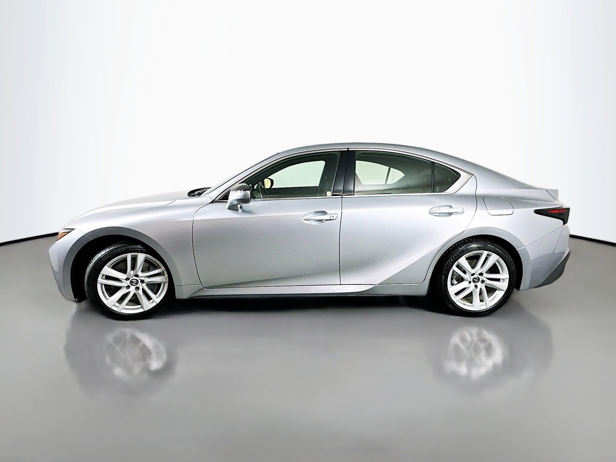 2022 Lexus IS 300 photo 4