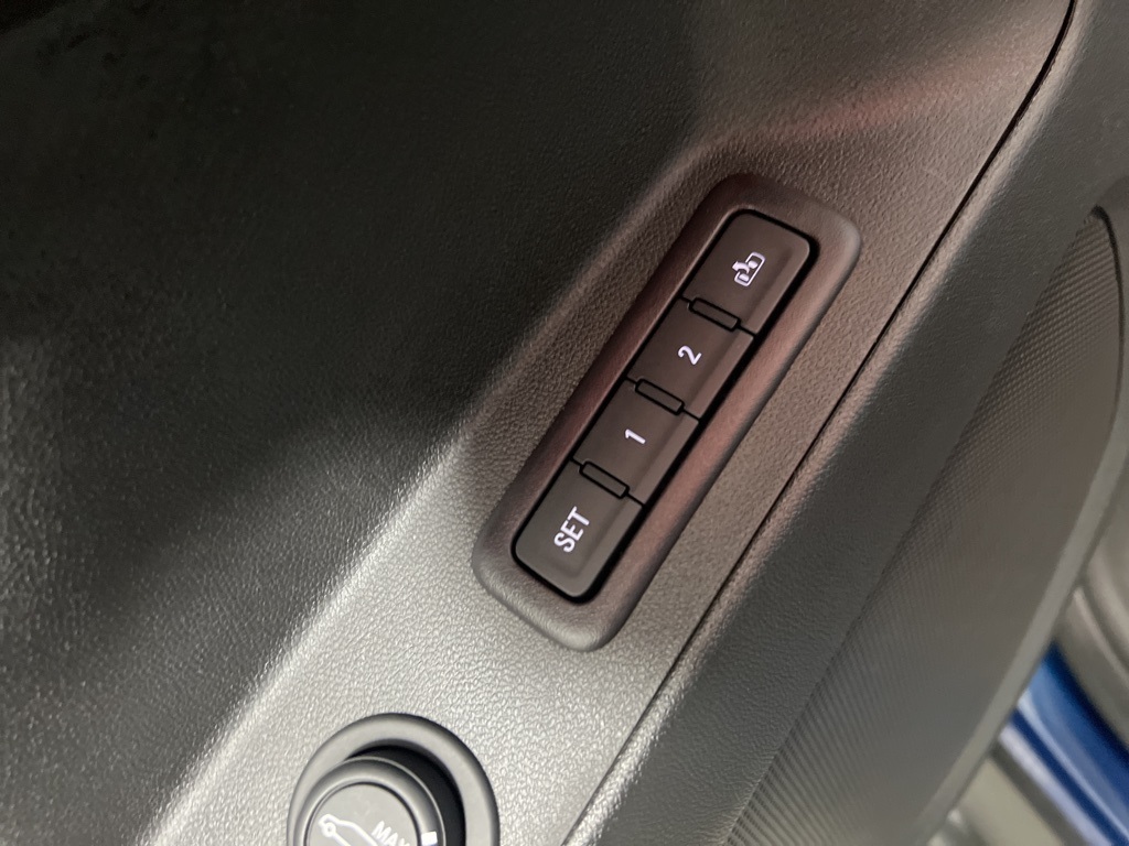 2020 Chevrolet Equinox LT photo 21