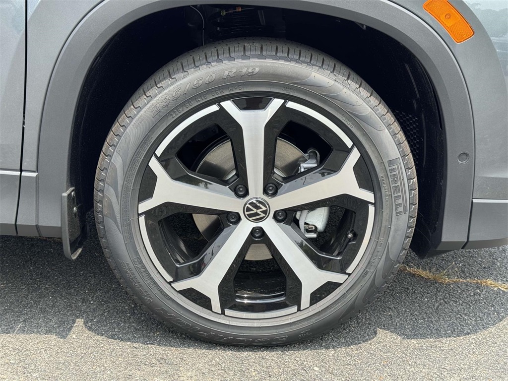 2025 Volkswagen Tiguan SE photo 16