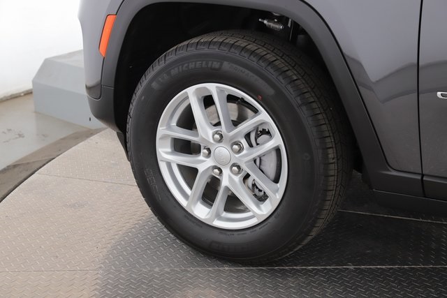 2025 Jeep Grand Cherokee Laredo X photo 13