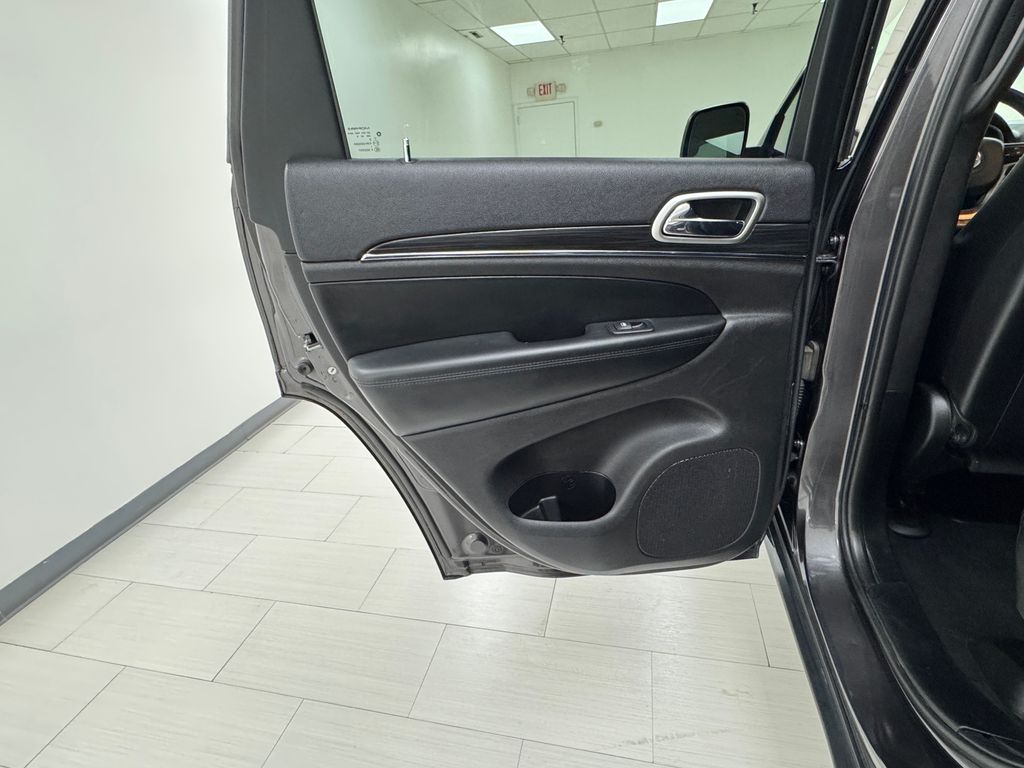 2019 Jeep Grand Cherokee Limited photo 4