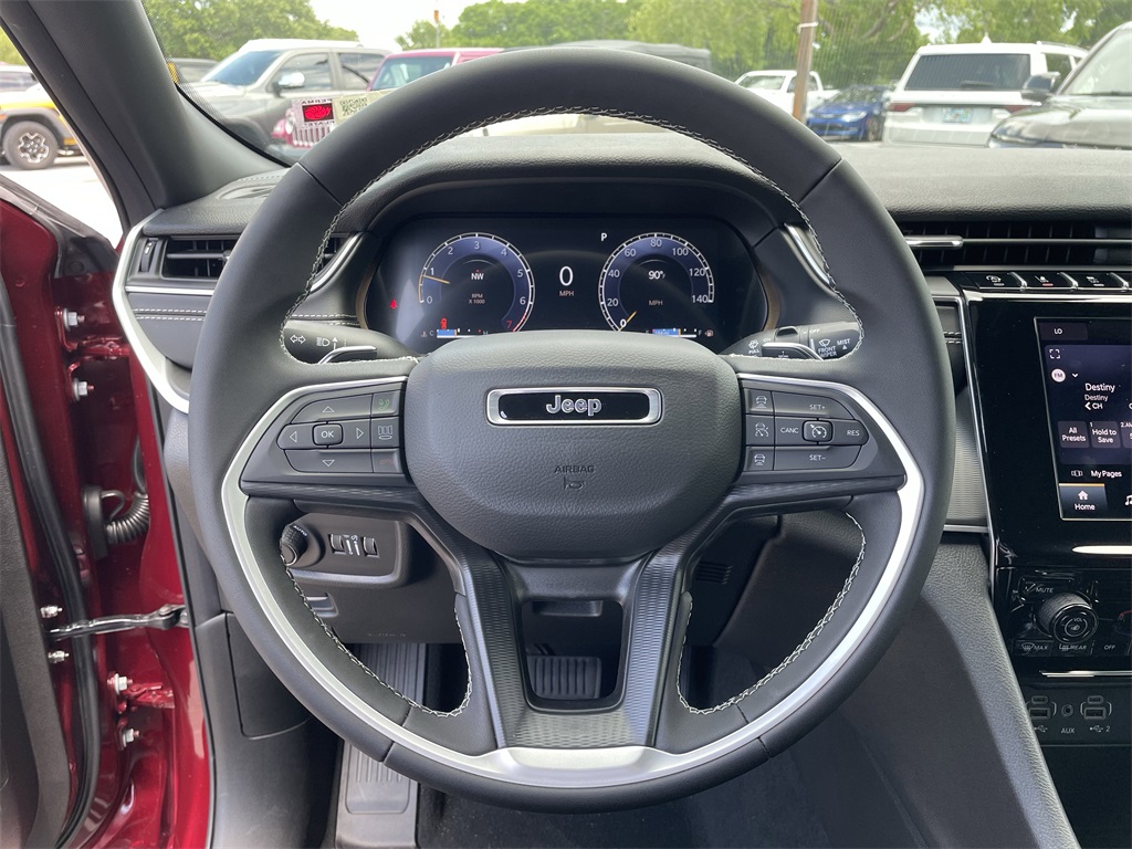 2025 Jeep Grand Cherokee Laredo photo 20