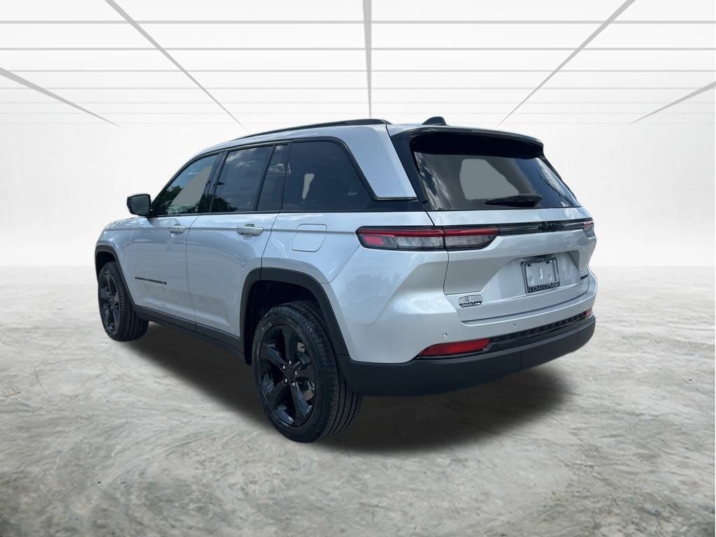 2025 Jeep Grand Cherokee Limited photo 4