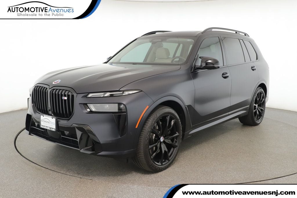 2023 BMW X7 M60i's photo