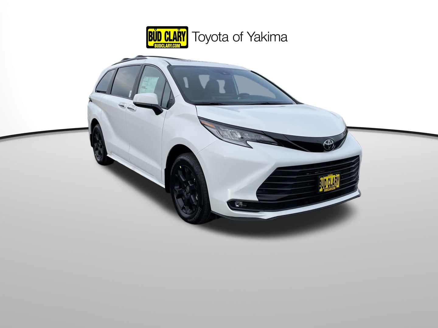 2026 Toyota Sienna Woodland Edition's photo