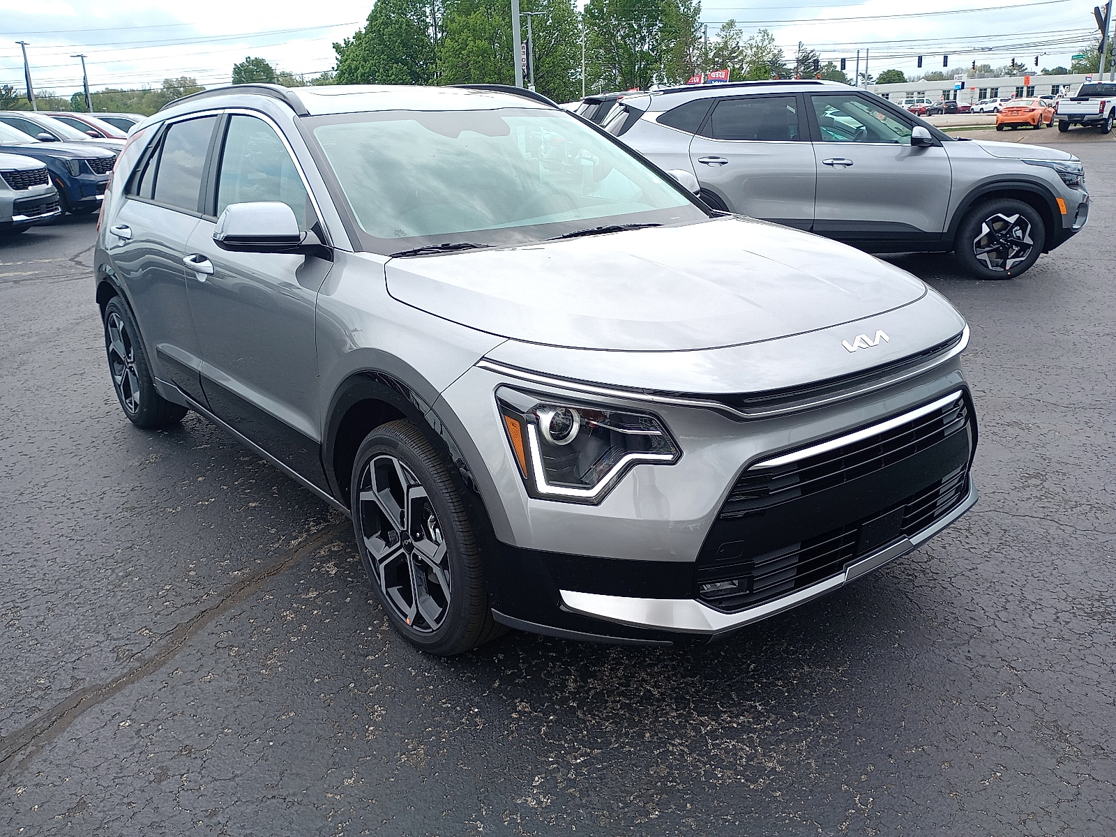 2025 Kia Niro EX Touring's photo