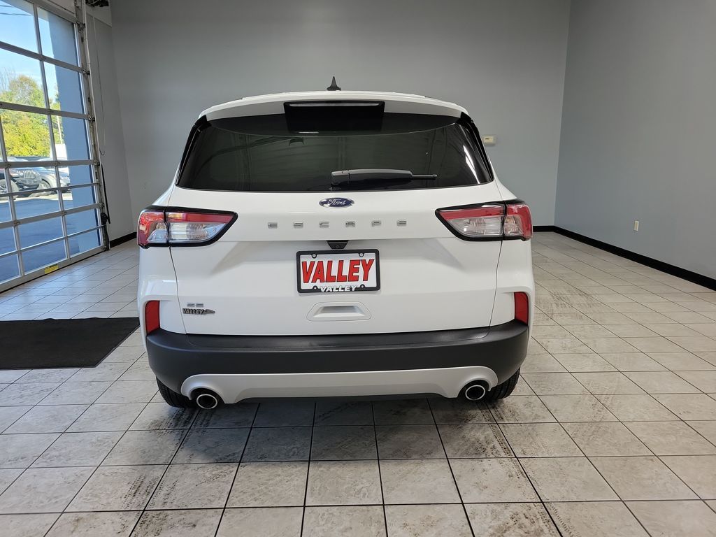 2022 Ford Escape SE photo 3