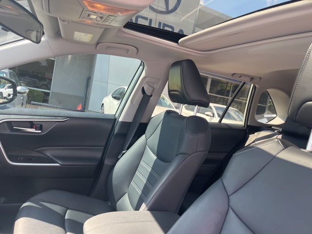 2021 Toyota RAV4 Hybrid XLE Premium photo 37
