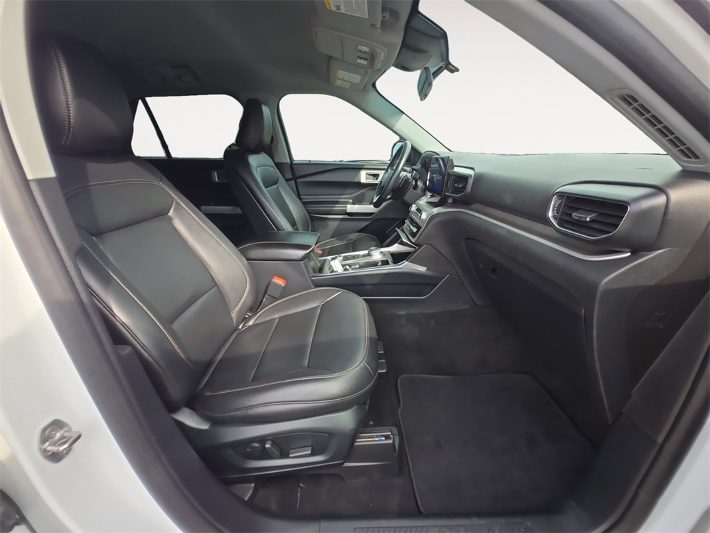 2020 Ford Explorer XLT photo 13