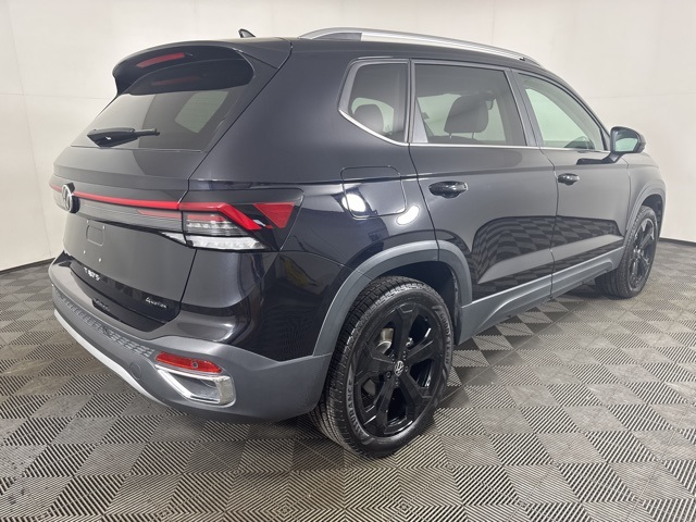 2025 Volkswagen Taos SEL photo 3