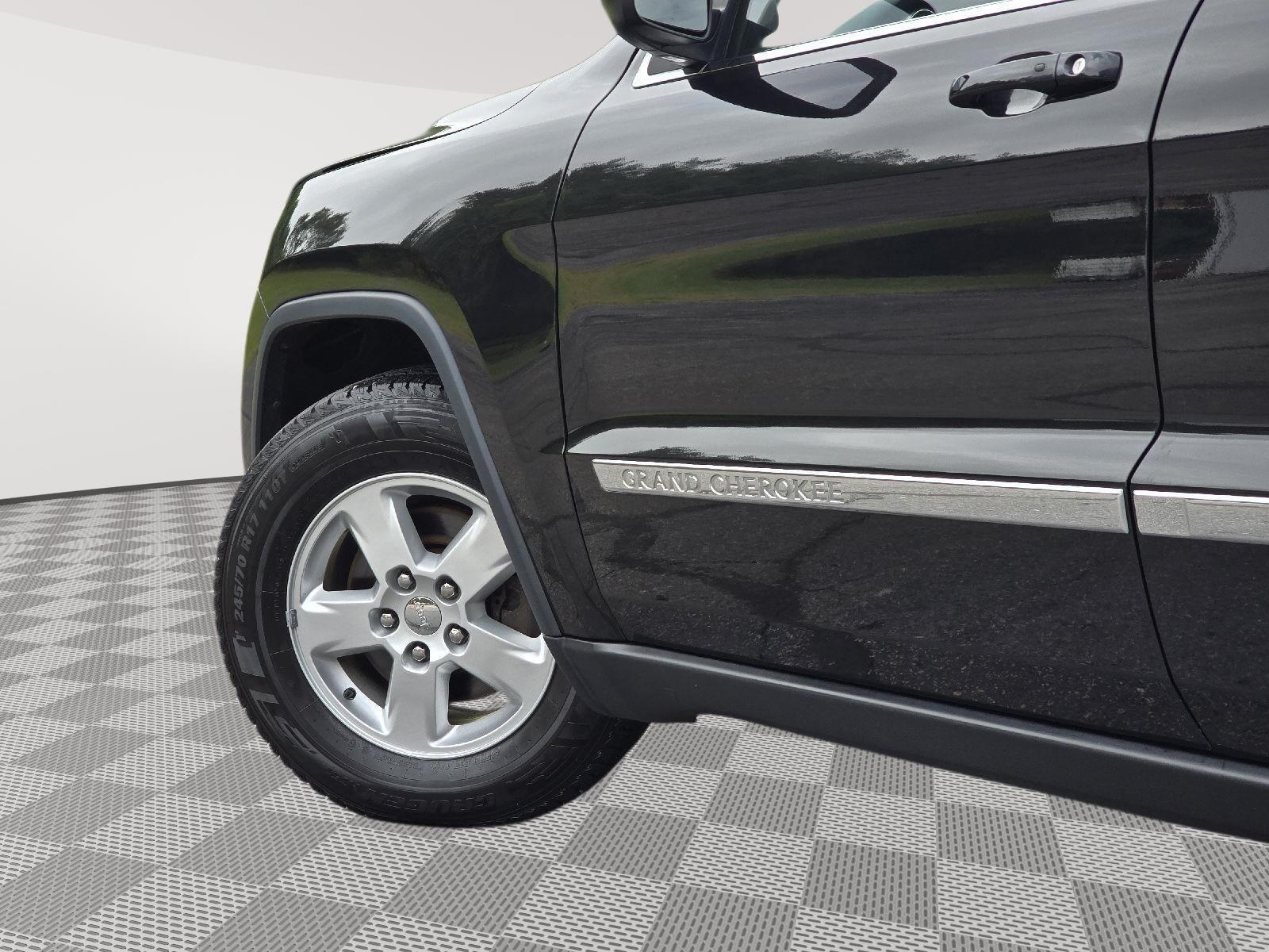 2013 Jeep Grand Cherokee Laredo photo 9