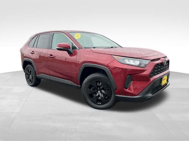 2022 Toyota RAV4 LE's photo