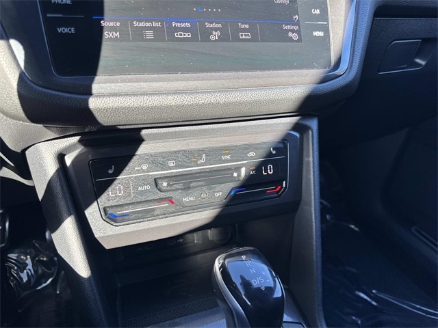 2022 Volkswagen Tiguan SE R-Line Black photo 18