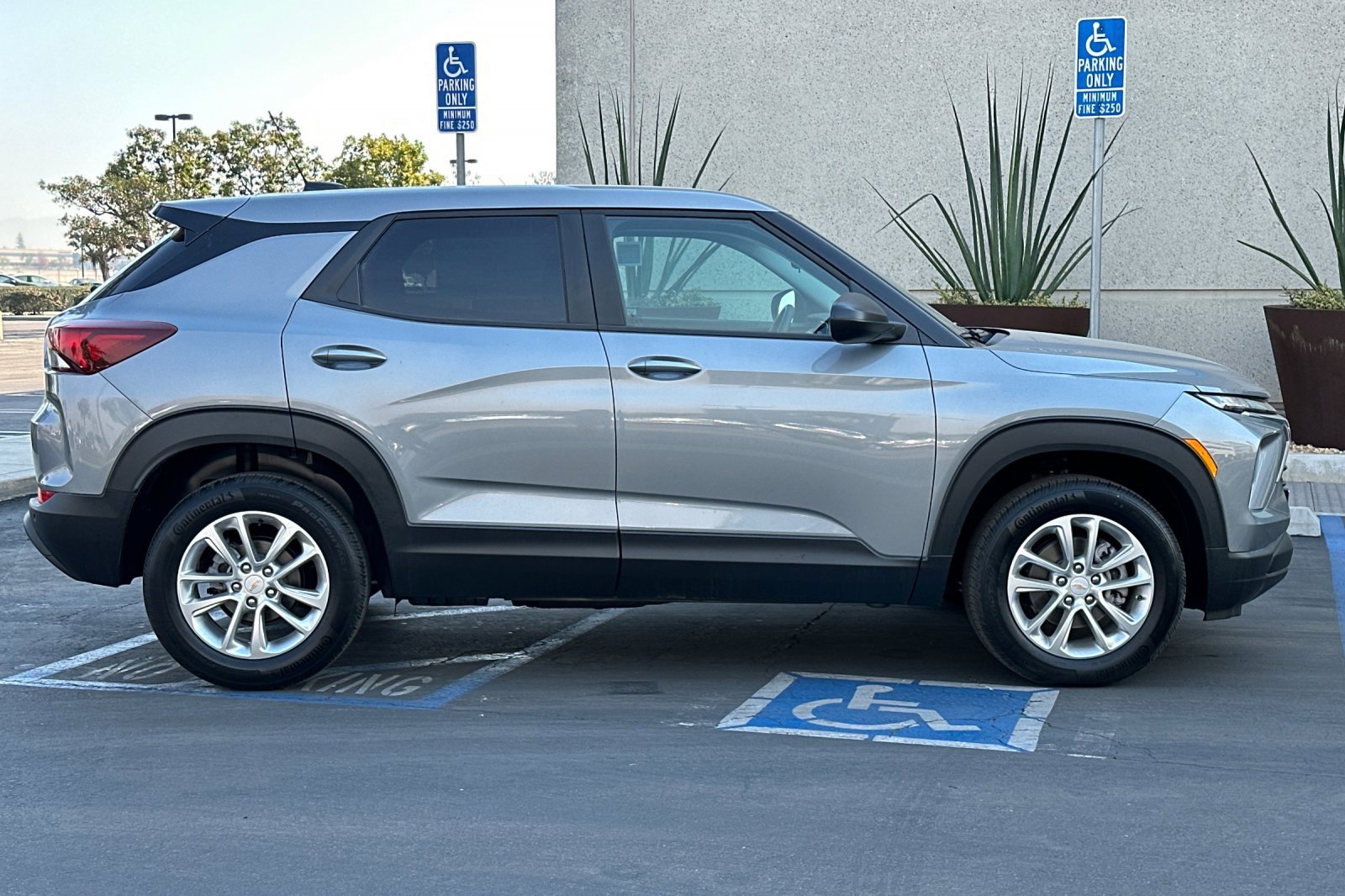 2025 Chevrolet Trailblazer LS photo 3