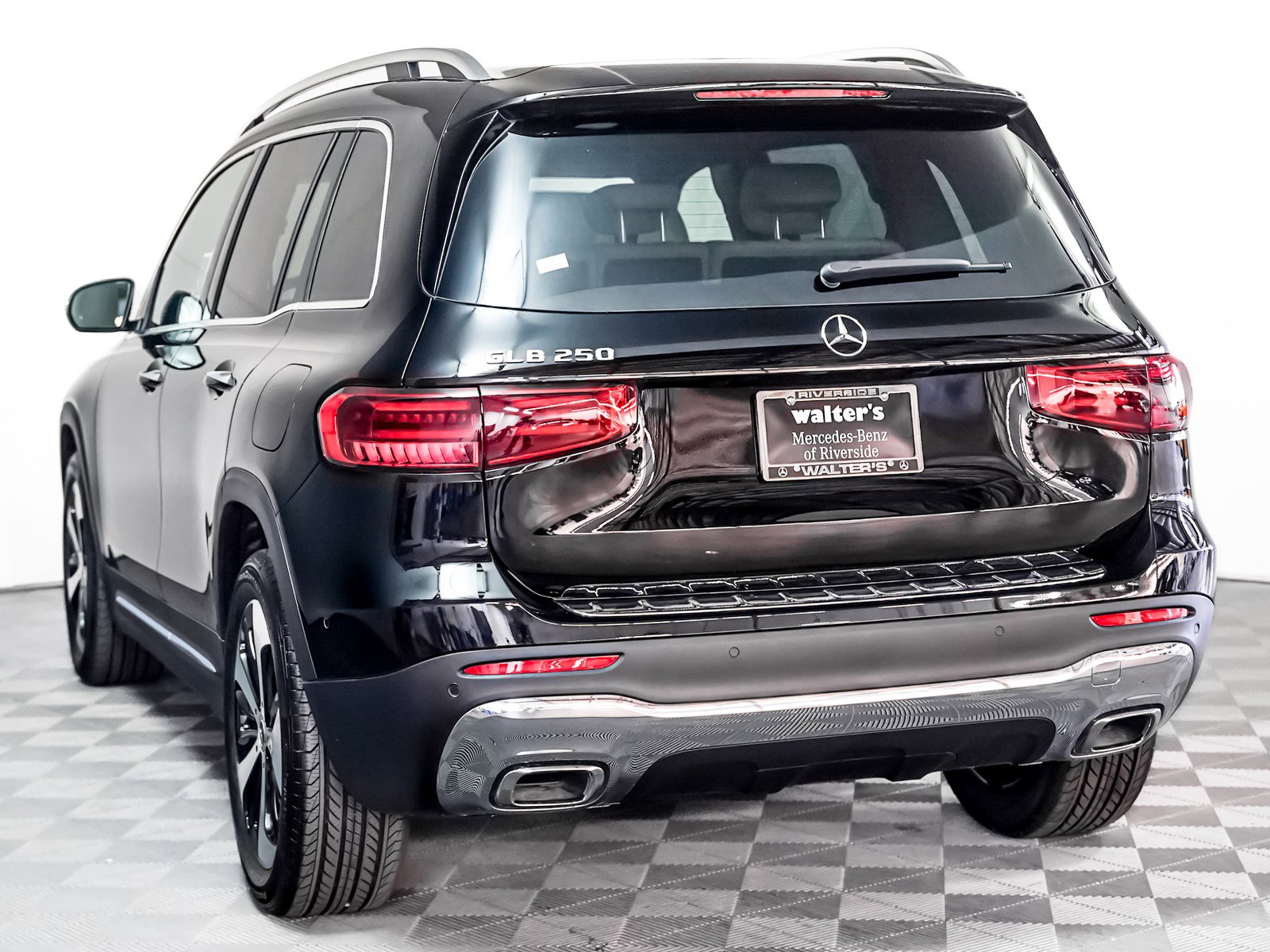 2025 Mercedes Benz GLB 250 photo 2