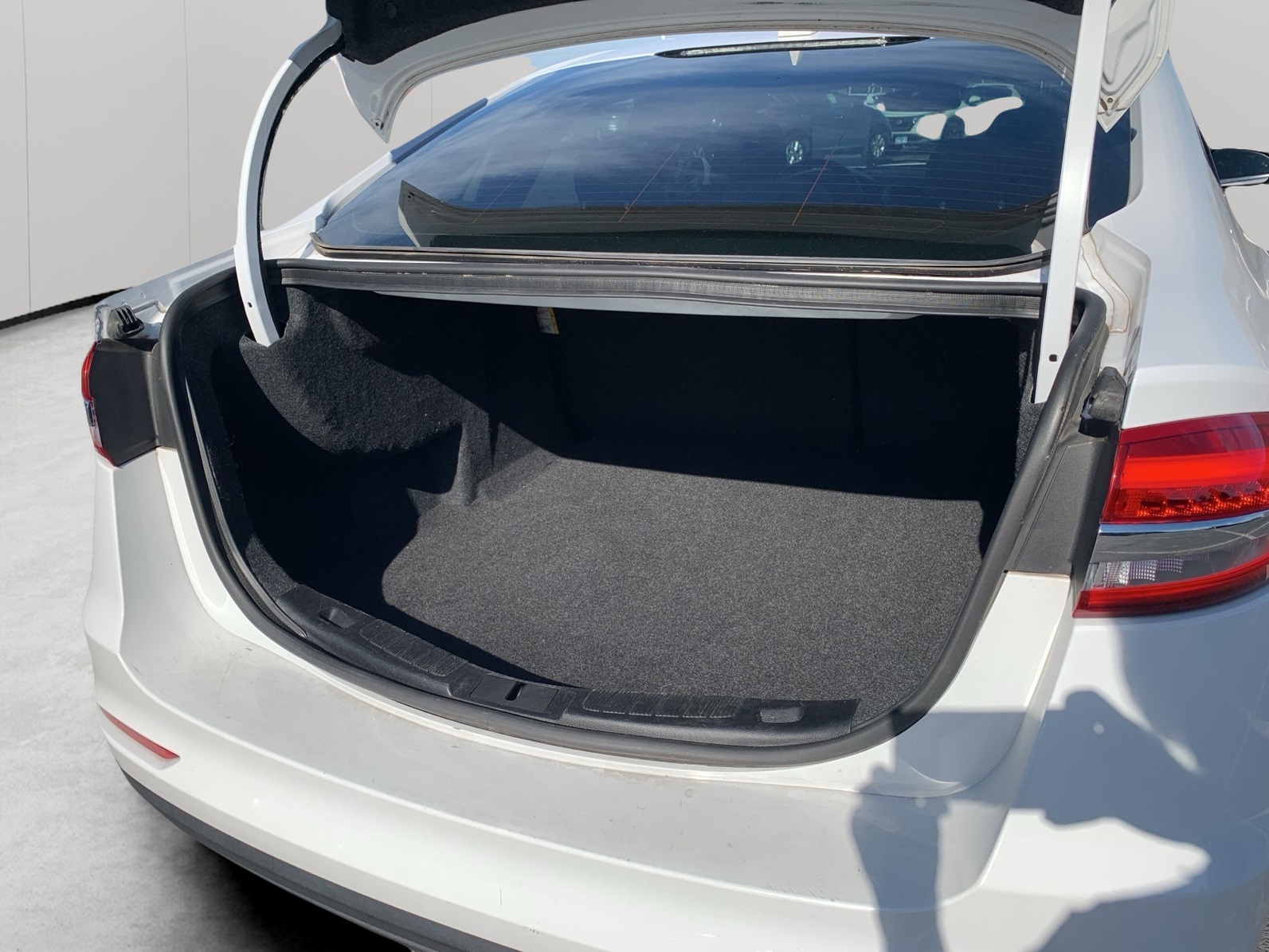 2020 Ford Fusion S photo 27
