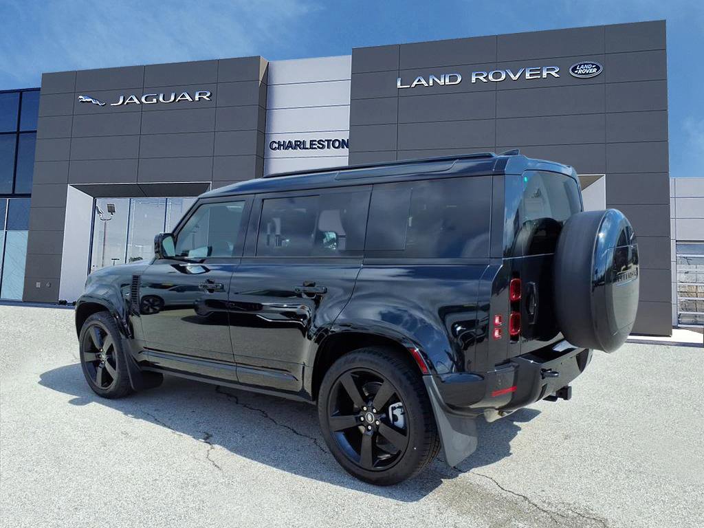 2025 Land Rover Defender 110 X-Dynamic SE photo 2
