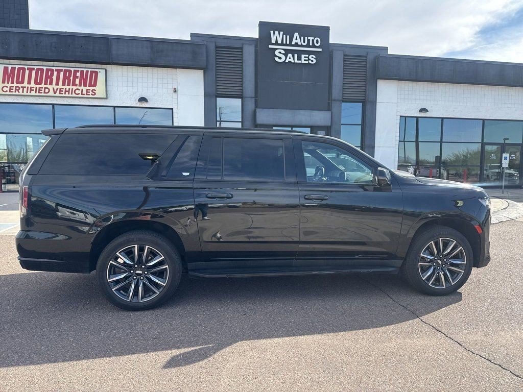 2023 Cadillac Escalade ESV Sport photo 3