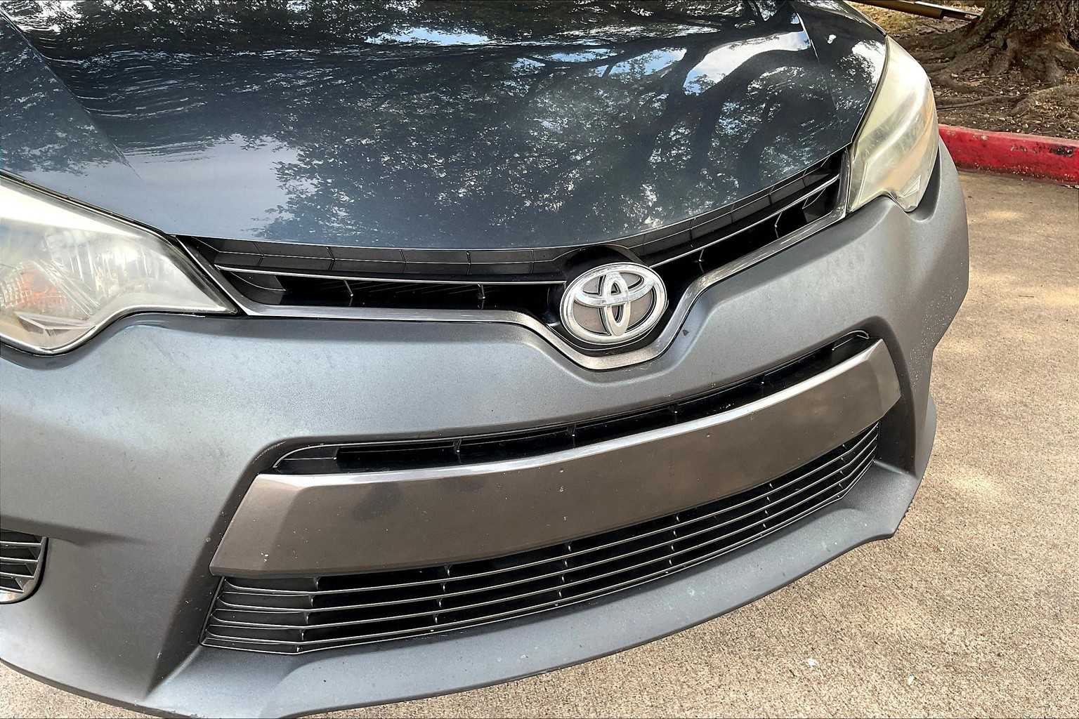 2016 Toyota Corolla LE photo 24